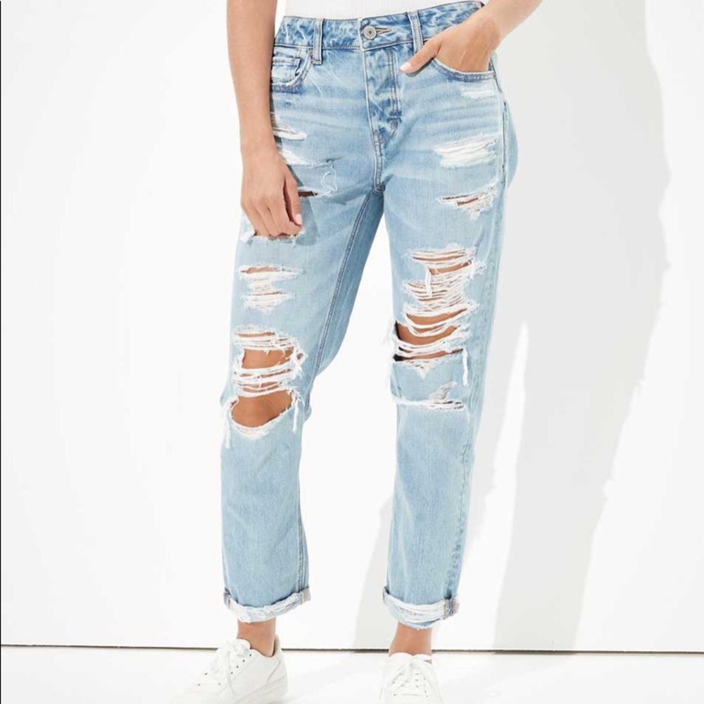 - American Eagle Tom Girl Ripped jeans NWT
